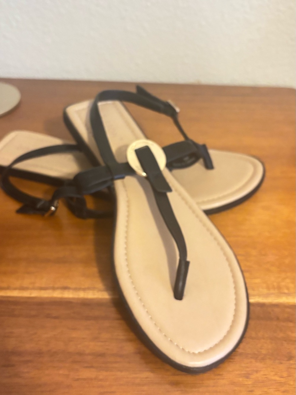 Gibson Latimer Black T-Strap Sandals with Gold Ring